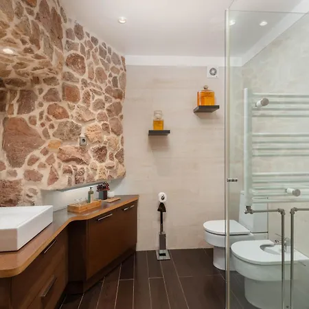 Confluentia H&a - Believe It Or Not Guest house *